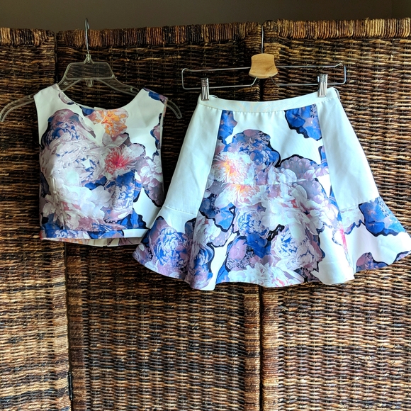 Finders Keepers Dresses & Skirts - New! FINDERS KEEPERS 2-Piece Adorable Top & Skirt